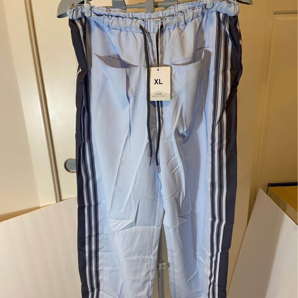 Fashion Clothing Women’s Light Blue Side Stripe Jogger Pants Size XL NWT